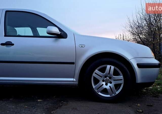Серый Фольксваген Гольф, объемом двигателя 1.6 л и пробегом 194 тыс. км за 4800 $, фото 5 на Automoto.ua