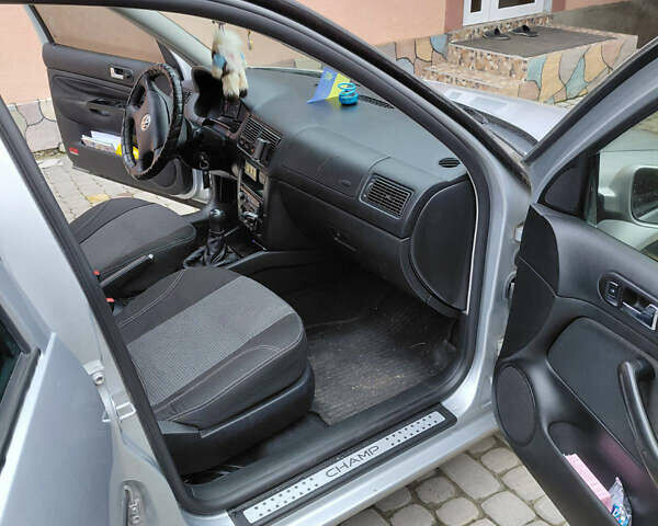 Серый Фольксваген Гольф, объемом двигателя 1.39 л и пробегом 287 тыс. км за 3500 $, фото 5 на Automoto.ua