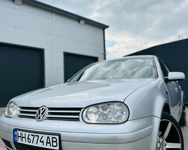 Серый Фольксваген Гольф, объемом двигателя 1.6 л и пробегом 300 тыс. км за 3800 $, фото 1 на Automoto.ua