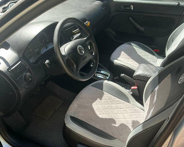 Серый Фольксваген Гольф, объемом двигателя 1.6 л и пробегом 200 тыс. км за 4300 $, фото 7 на Automoto.ua