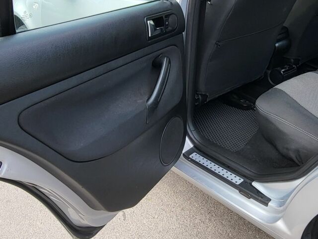 Серый Фольксваген Гольф, объемом двигателя 0 л и пробегом 246 тыс. км за 4500 $, фото 4 на Automoto.ua