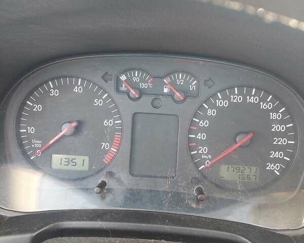 Серый Фольксваген Гольф, объемом двигателя 1.6 л и пробегом 179 тыс. км за 3500 $, фото 6 на Automoto.ua