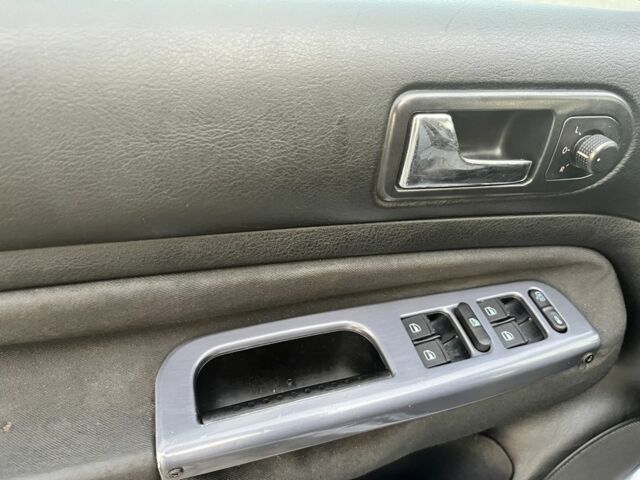 Серый Фольксваген Гольф, объемом двигателя 1.9 л и пробегом 326 тыс. км за 3850 $, фото 4 на Automoto.ua