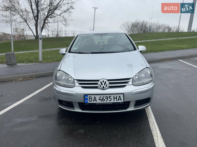 Серый Фольксваген Гольф, объемом двигателя 1.6 л и пробегом 260 тыс. км за 4200 $, фото 2 на Automoto.ua