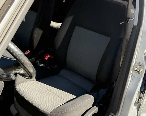 Сірий Фольксваген Гольф, об'ємом двигуна 1.6 л та пробігом 210 тис. км за 4400 $, фото 9 на Automoto.ua