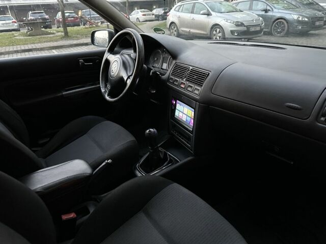 Серый Фольксваген Гольф, объемом двигателя 1.4 л и пробегом 203 тыс. км за 3300 $, фото 1 на Automoto.ua