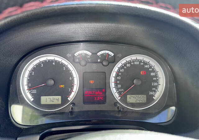 Серый Фольксваген Гольф, объемом двигателя 1.6 л и пробегом 243 тыс. км за 5400 $, фото 4 на Automoto.ua