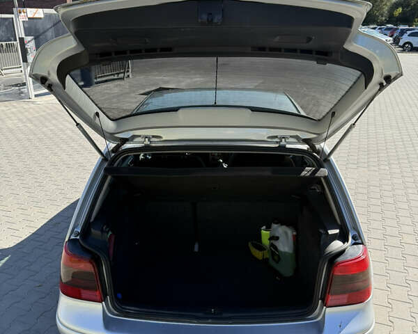 Сірий Фольксваген Гольф, об'ємом двигуна 1.6 л та пробігом 210 тис. км за 4400 $, фото 18 на Automoto.ua