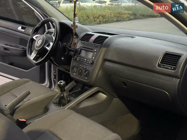 Сірий Фольксваген Гольф, об'ємом двигуна 1.6 л та пробігом 210 тис. км за 4150 $, фото 20 на Automoto.ua