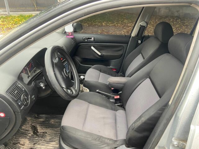 Серый Фольксваген Гольф, объемом двигателя 1.6 л и пробегом 300 тыс. км за 3350 $, фото 11 на Automoto.ua