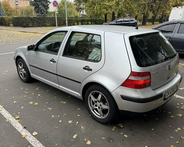 Серый Фольксваген Гольф, объемом двигателя 1.6 л и пробегом 391 тыс. км за 4500 $, фото 3 на Automoto.ua