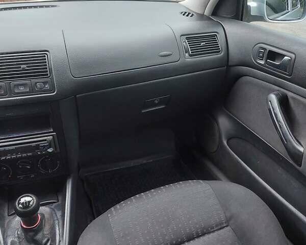 Сірий Фольксваген Гольф, об'ємом двигуна 1.6 л та пробігом 388 тис. км за 3650 $, фото 24 на Automoto.ua