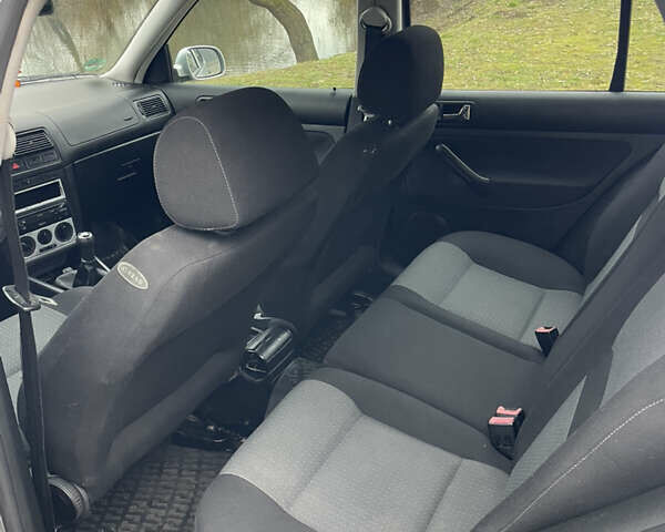 Серый Фольксваген Гольф, объемом двигателя 1.9 л и пробегом 258 тыс. км за 4400 $, фото 9 на Automoto.ua