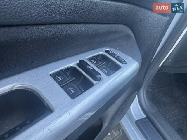 Серый Фольксваген Гольф, объемом двигателя 1.6 л и пробегом 188 тыс. км за 4600 $, фото 16 на Automoto.ua