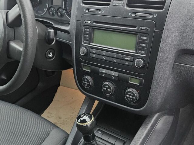 Сірий Фольксваген Гольф, об'ємом двигуна 1.4 л та пробігом 208 тис. км за 4600 $, фото 7 на Automoto.ua