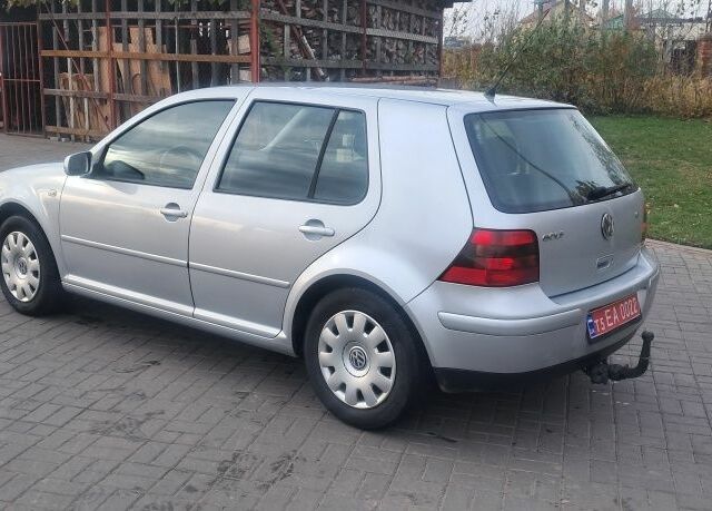 Серый Фольксваген Гольф, объемом двигателя 1.6 л и пробегом 198 тыс. км за 3900 $, фото 3 на Automoto.ua