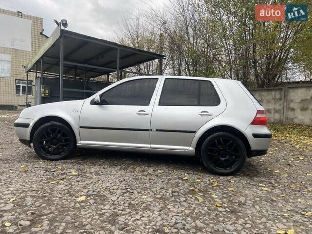 Серый Фольксваген Гольф, объемом двигателя 1.6 л и пробегом 300 тыс. км за 3350 $, фото 3 на Automoto.ua