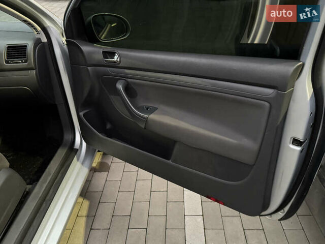 Сірий Фольксваген Гольф, об'ємом двигуна 1.6 л та пробігом 210 тис. км за 4150 $, фото 19 на Automoto.ua