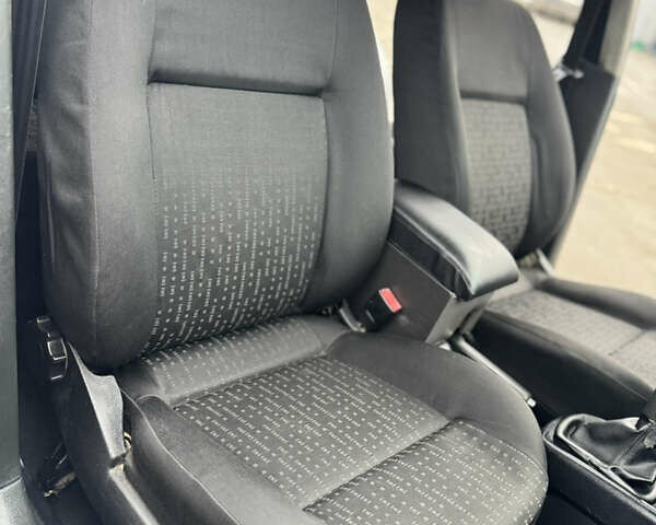 Серый Фольксваген Гольф, объемом двигателя 1.6 л и пробегом 280 тыс. км за 3799 $, фото 14 на Automoto.ua