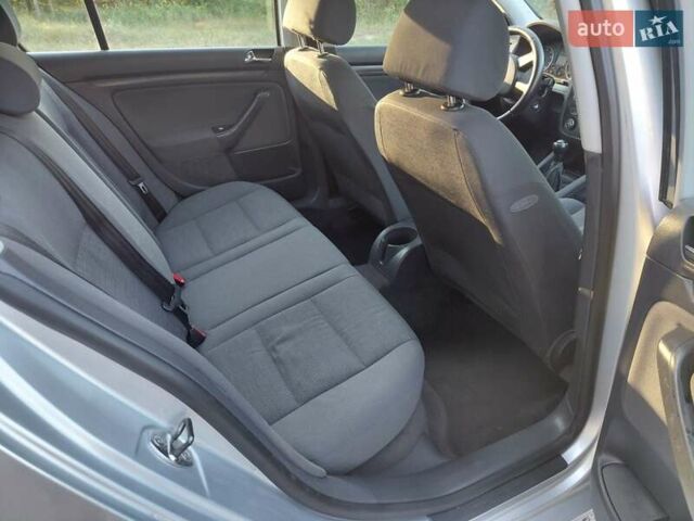 Сірий Фольксваген Гольф, об'ємом двигуна 1.4 л та пробігом 210 тис. км за 5200 $, фото 6 на Automoto.ua