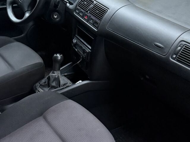 Серый Фольксваген Гольф, объемом двигателя 0 л и пробегом 260 тыс. км за 2000 $, фото 9 на Automoto.ua