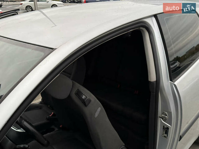 Сірий Фольксваген Гольф, об'ємом двигуна 1.6 л та пробігом 210 тис. км за 4150 $, фото 16 на Automoto.ua