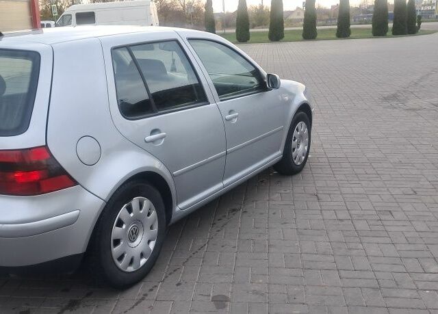 Серый Фольксваген Гольф, объемом двигателя 1.6 л и пробегом 198 тыс. км за 3900 $, фото 2 на Automoto.ua