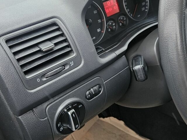 Сірий Фольксваген Гольф, об'ємом двигуна 1.4 л та пробігом 208 тис. км за 4600 $, фото 5 на Automoto.ua