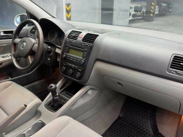 Фольксваген Гольф 2003 в Черновцах на Automoto.ua Серый Фольксваген Гольф, объемом двигателя 1.4 л и пробегом 184 тыс. км за 5300 $, фото 15 на Automoto.ua