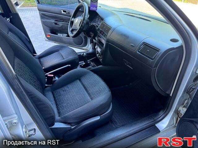 Серый Фольксваген Гольф, объемом двигателя 1.4 л и пробегом 200 тыс. км за 3800 $, фото 9 на Automoto.ua