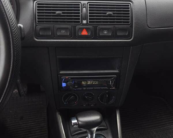 Серый Фольксваген Гольф, объемом двигателя 1.6 л и пробегом 143 тыс. км за 4450 $, фото 22 на Automoto.ua