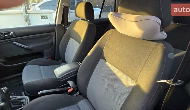 Серый Фольксваген Гольф, объемом двигателя 1.39 л и пробегом 186 тыс. км за 4400 $, фото 15 на Automoto.ua