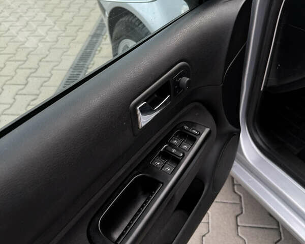 Серый Фольксваген Гольф, объемом двигателя 1.6 л и пробегом 178 тыс. км за 4999 $, фото 22 на Automoto.ua