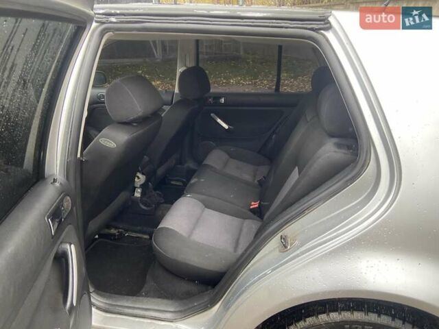 Серый Фольксваген Гольф, объемом двигателя 1.6 л и пробегом 300 тыс. км за 3350 $, фото 12 на Automoto.ua