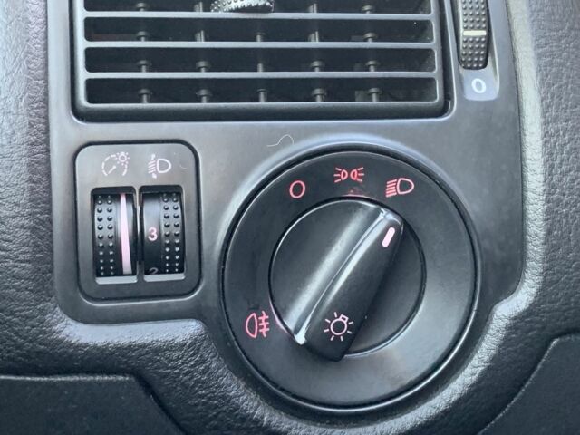 Серый Фольксваген Гольф, объемом двигателя 1.4 л и пробегом 255 тыс. км за 4000 $, фото 22 на Automoto.ua