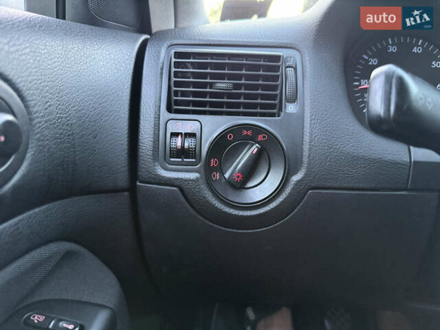 Серый Фольксваген Гольф, объемом двигателя 1.4 л и пробегом 269 тыс. км за 4400 $, фото 12 на Automoto.ua