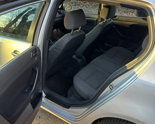 Сірий Фольксваген Гольф, об'ємом двигуна 1.39 л та пробігом 287 тис. км за 4800 $, фото 26 на Automoto.ua