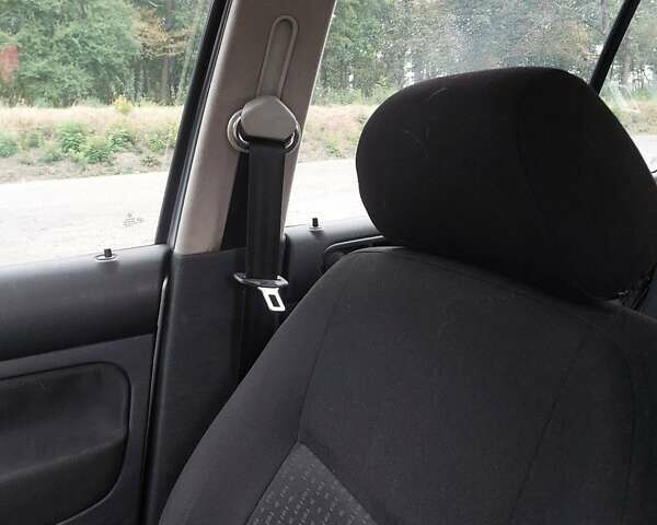 Сірий Фольксваген Гольф, об'ємом двигуна 1.6 л та пробігом 388 тис. км за 3650 $, фото 20 на Automoto.ua