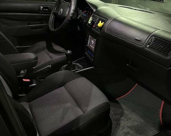 Сірий Фольксваген Гольф, об'ємом двигуна 1.6 л та пробігом 338 тис. км за 3999 $, фото 9 на Automoto.ua