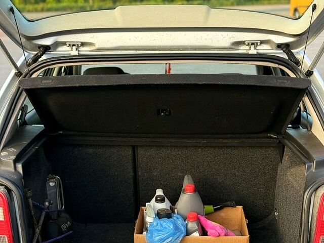 Серый Фольксваген Гольф, объемом двигателя 1.6 л и пробегом 214 тыс. км за 4000 $, фото 5 на Automoto.ua