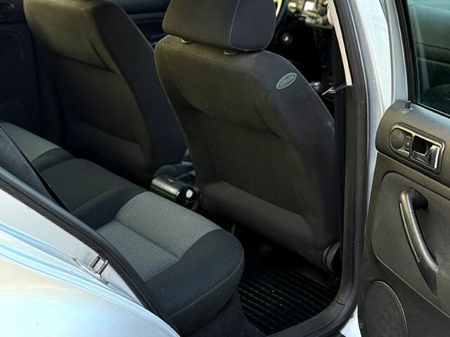 Серый Фольксваген Гольф, объемом двигателя 1.6 л и пробегом 214 тыс. км за 4000 $, фото 6 на Automoto.ua