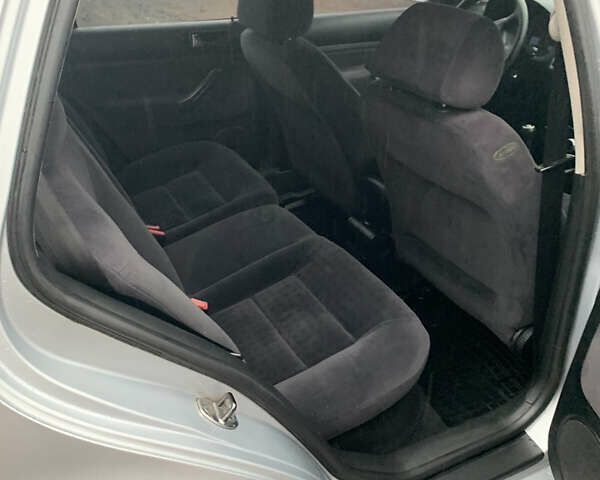 Серый Фольксваген Гольф, объемом двигателя 1.6 л и пробегом 207 тыс. км за 4800 $, фото 2 на Automoto.ua