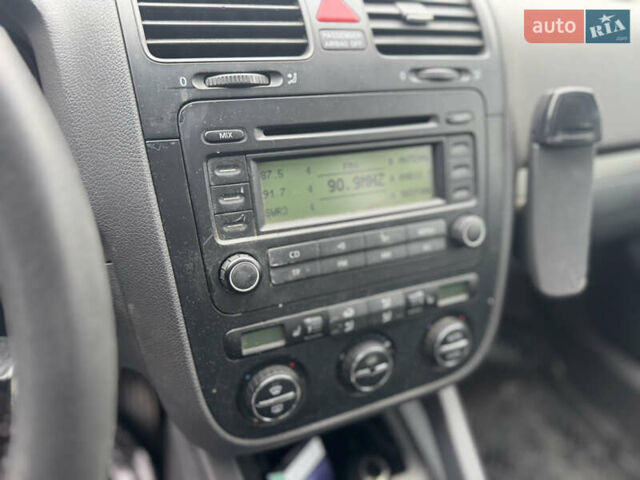 Серый Фольксваген Гольф, объемом двигателя 1.6 л и пробегом 260 тыс. км за 4200 $, фото 9 на Automoto.ua