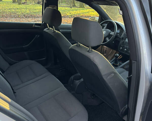 Сірий Фольксваген Гольф, об'ємом двигуна 1.39 л та пробігом 287 тис. км за 4800 $, фото 31 на Automoto.ua