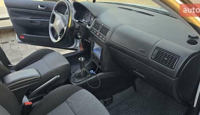 Серый Фольксваген Гольф, объемом двигателя 1.39 л и пробегом 186 тыс. км за 4400 $, фото 21 на Automoto.ua