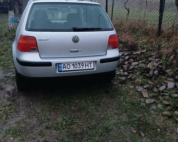 Серый Фольксваген Гольф, объемом двигателя 1.6 л и пробегом 111 тыс. км за 3800 $, фото 6 на Automoto.ua