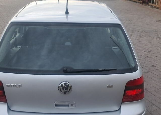 Серый Фольксваген Гольф, объемом двигателя 1.6 л и пробегом 198 тыс. км за 3900 $, фото 5 на Automoto.ua