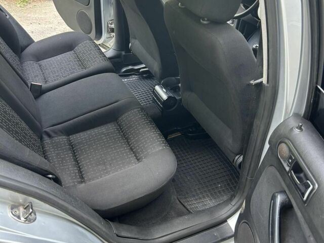 Серый Фольксваген Гольф, объемом двигателя 1.4 л и пробегом 400 тыс. км за 3750 $, фото 6 на Automoto.ua