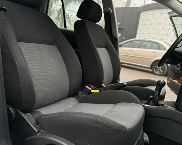 Сірий Фольксваген Гольф, об'ємом двигуна 1.6 л та пробігом 178 тис. км за 4100 $, фото 33 на Automoto.ua