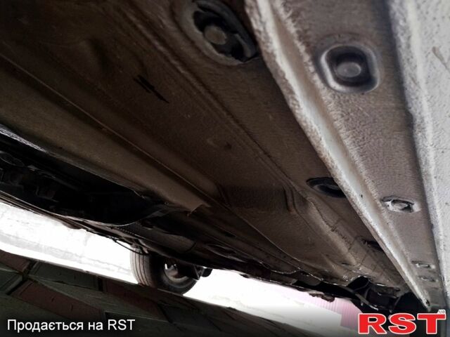 Серый Фольксваген Гольф, объемом двигателя 1.6 л и пробегом 303 тыс. км за 4300 $, фото 3 на Automoto.ua